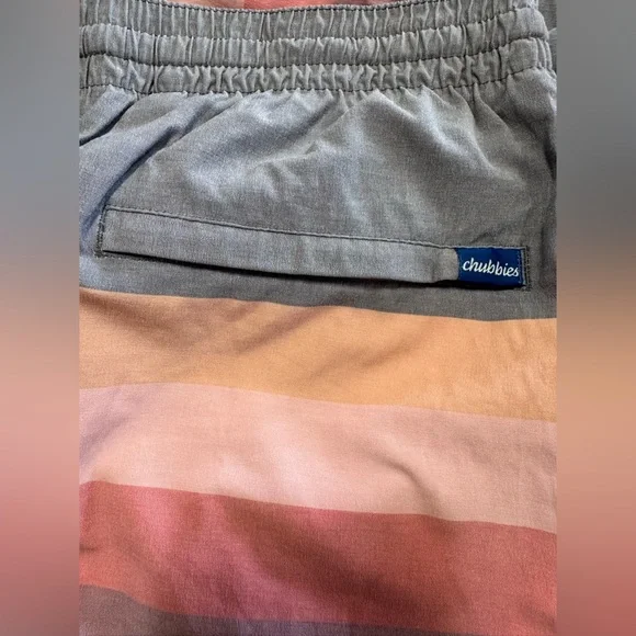 Chubbies Shorts Mens L  Pink Gray Lined Classic Swim Trunk Pool Beach 5.5'' Surf - Picture 3 of 8